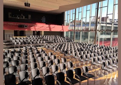 Podestbestuhlung im Großen Saal - K3N