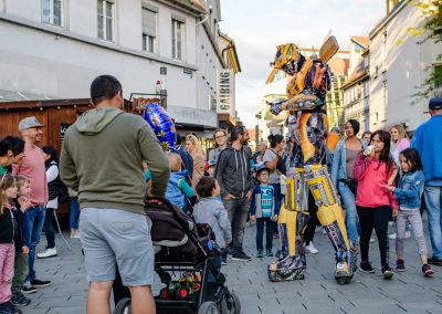 Shoppen-und-Schlemmen-2022-Stelzenlaeufer_Transformer